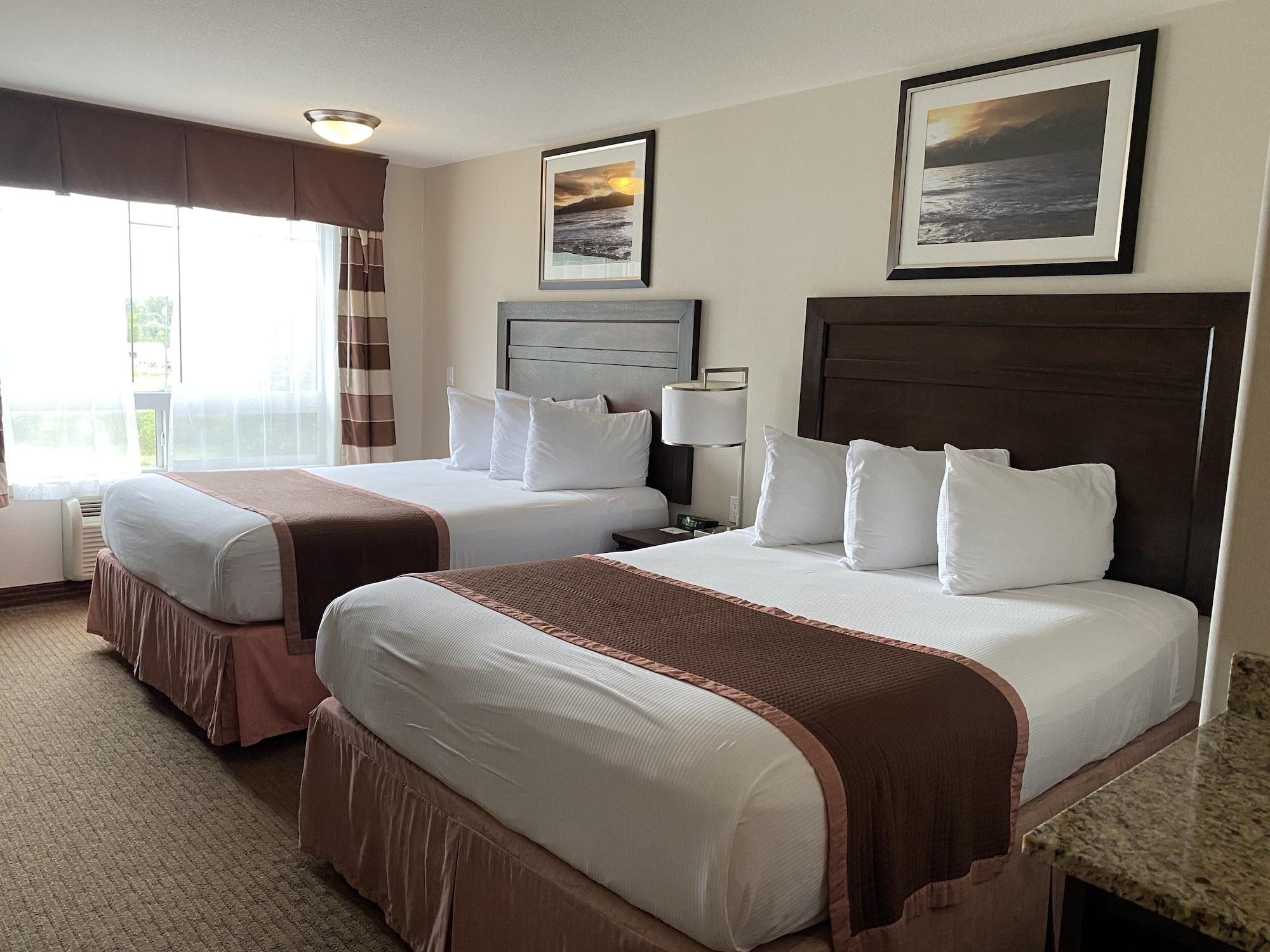 Отель Ramada By Wyndham Крестон Экстерьер фото